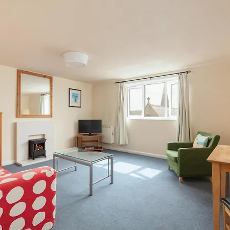 Newton House - Free Parking Whitby