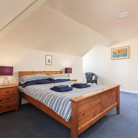 Newton House - Free Parking Whitby