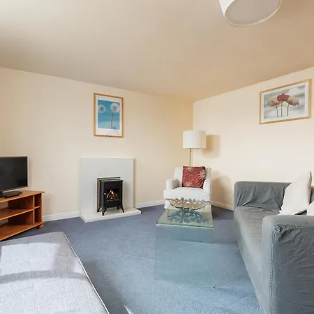 Newton House - Free Parking Whitby